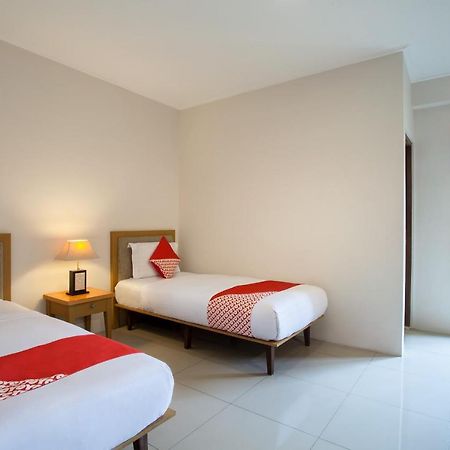 Oyo 107 Kusuma Kemang Suite Джакарта Екстер'єр фото